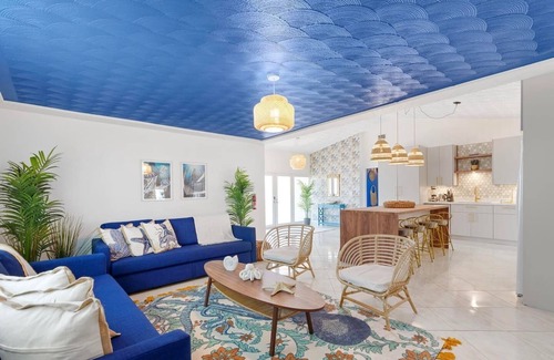 Ludlam House | Santorini · Casa Santorini - Big Pool, BBQ & Free Parking