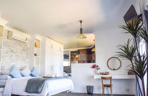 Amanzimtoti House | Santorini Guesthouse