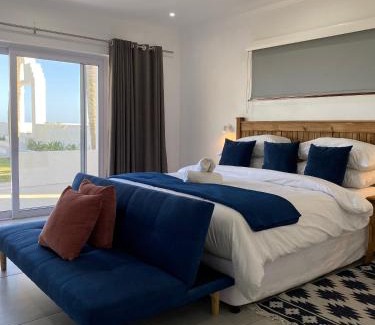 Amanzimtoti House | Santorini Guesthouse