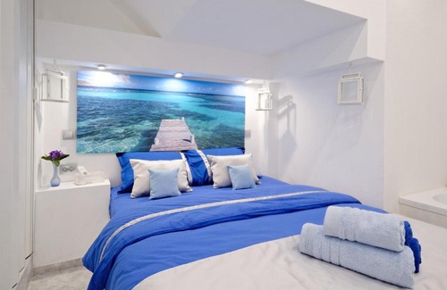 Mousio Apartment | Santorini Style at Nathional Archeological museum of Athens,Greece