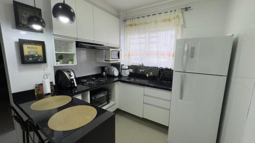 Gonzaga Apartment | Santos - Gonzaga - Apartamento completo 1 quadra da praia