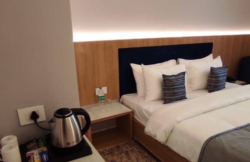 Bhopal Hotel | Sapphire Blue