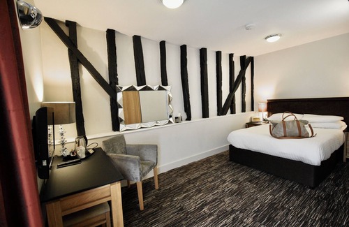 Dunmow Hotel | Saracens Head Hotel