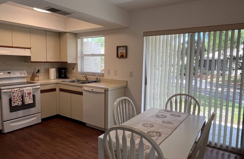 Park East Villa | Sarasota Downtown with heated swimming pool