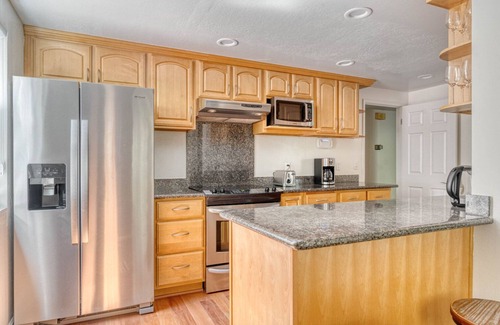 Saratoga Apartment | Saratoga 2BR w/A/C, Patio & W/D, near Highways