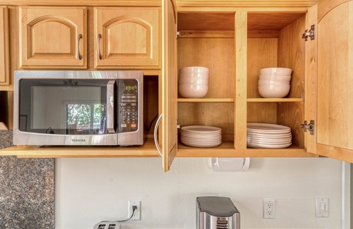 Saratoga Apartment | Saratoga 2BR w/A/C, Patio & W/D, near Highways