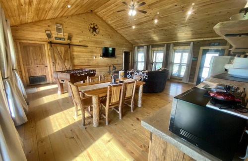 Combs Cabin | Sassafrass lodge on the ozarks Pig trail scenic highway