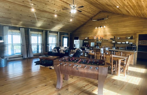 Combs Cabin | Sassafrass lodge on the ozarks Pig trail scenic highway