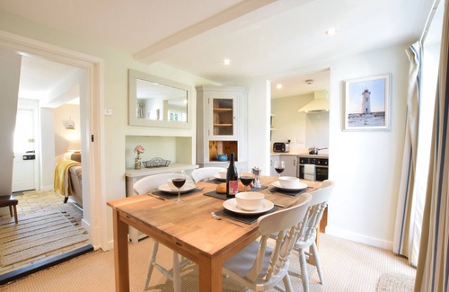 Westleton Cottage | SATIS COTTAGE, WESTLETON, pet friendly, with open fire in Westleton