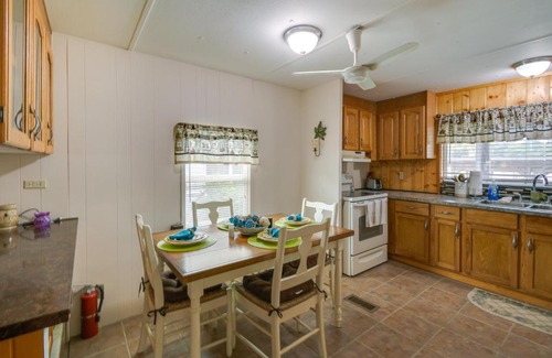 Satsuma House | Satsuma Home with Fire Pit and Dunns Creek Access!