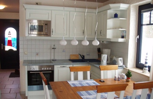 Fuhlendorf House | Sauna, fireplace, SKY TV, whirlpool, WLAN, lake view, close to the Baltic Sea, LAST MINUTE