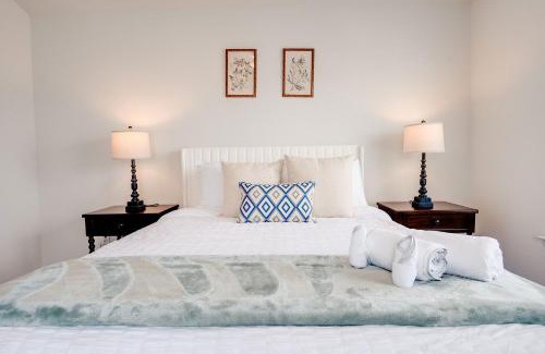Pooler House | Savvy Retreat Pooler King Bed Gym Pool