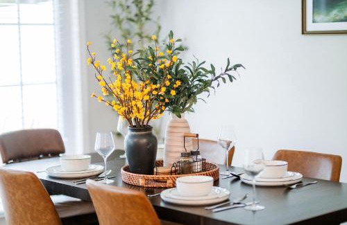 Pooler House | Savvy Retreat Pooler King Bed Gym Pool