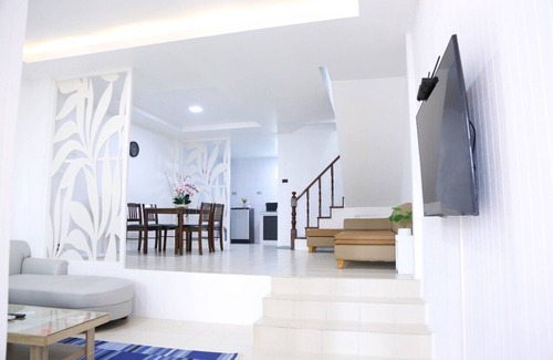 Sam Wa Tawan Ok House | Sawasdee,Free Wifi,Large home, near Don Mueang Airport,Occupy the whole house.