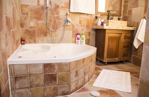 Isfiya Hotel | Sawsana's Suites