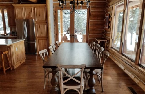 Stanley House | Sawtooth Mountain Log Cabin with a View