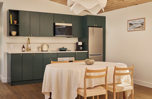 La Conception Cabin | Scandinavian inspired 2 bedroom cabin near Mont Tremblant | Hot tub | Fireplace