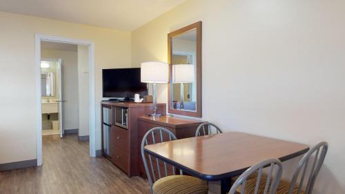 Eastward Look Hotel | Scarborough Beach Motel