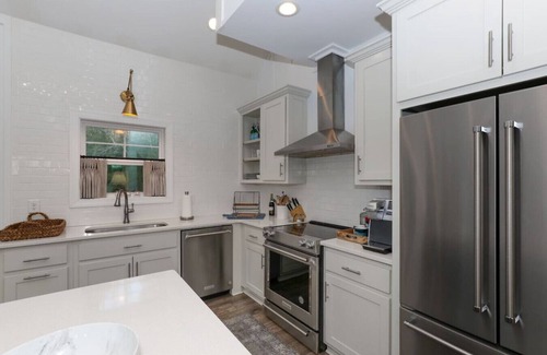 Tiger House | Scenic 4BR|3BA Contemporary Lake Burton Home