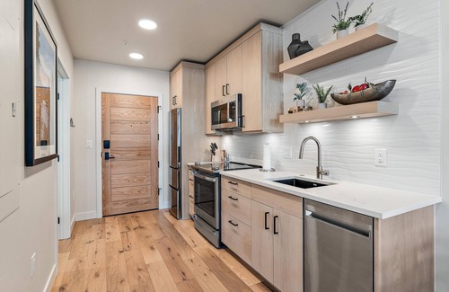 Tamarack Resort Apartment | Scenic Condo with views|Fireplace & Balcony