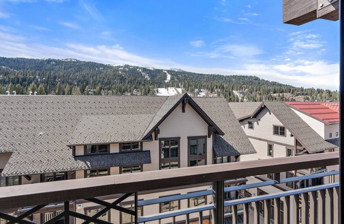 Tamarack Resort Apartment | Scenic Condo with views|Fireplace & Balcony