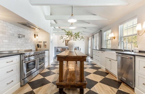 Trenton House | Scenic Getaway with Huge Spa, Pool, Fire Pit, 2 Kitchens - 15m to Chattanooga!