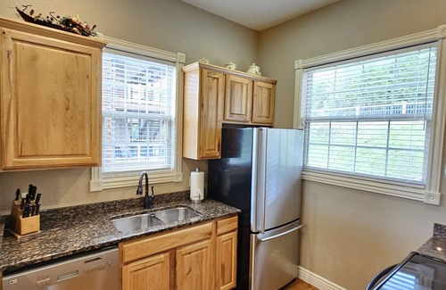 Indian Point Cabin | Scenic Mountain Log Cabin by Silver Dollar City & Table Rock Lake!