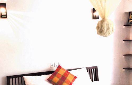 Hikkaduwa House | Scenic property on the beach