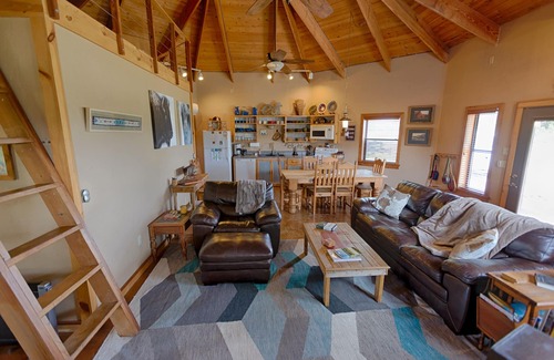 Lawton Cabin | Scenic Ridge Cabin - Wichita Mountains, Oklahoma - Incredible Mountain Views