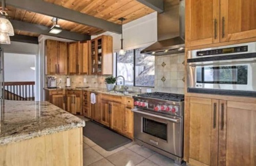 San Anselmo House | Scenic Sequoia: A Chic California Hillside Retreat