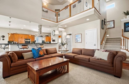 Southeast Boise House | Scenic Serenity in Immaculate Custom Home with Breathtaking Mountain Views | Community Pool & Gym!