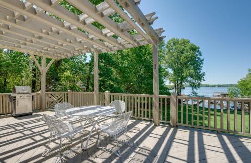Huddleston House | Scenic Smith Mountain Lake Getaway with Deck and Dock!