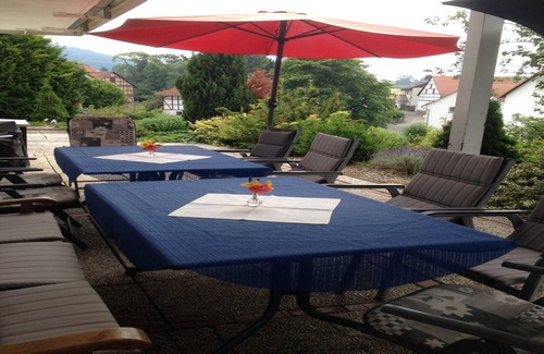 Waßmuthshausen Apartment | Schöne Ferienwohnung mit gemütlicher Terrasse