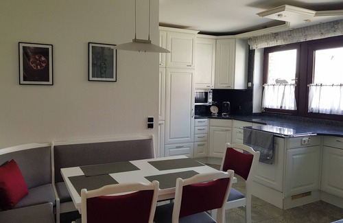 St Lorenz Apartment | Schöne 120 qm Ferienwohnung + 50 qm Sonnenterrasse im Grünen-stockelsdorf/lübeck