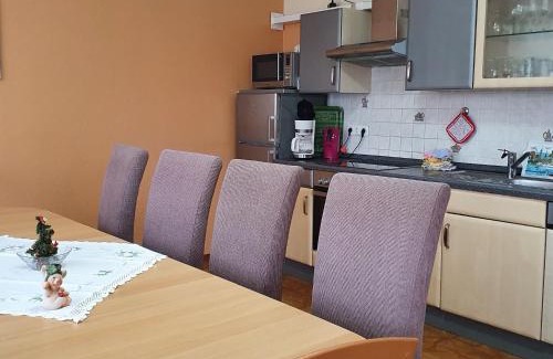 Waßmuthshausen Apartment | Schöne Ferienwohnung mit gemütlicher Terrasse