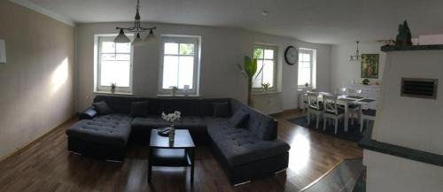 Nordliche Muhlenvorstadt Apartment | Schöne Große Wohnung, Terrasse, Kamin, Parkplatz, 2 Schlafzimmer
