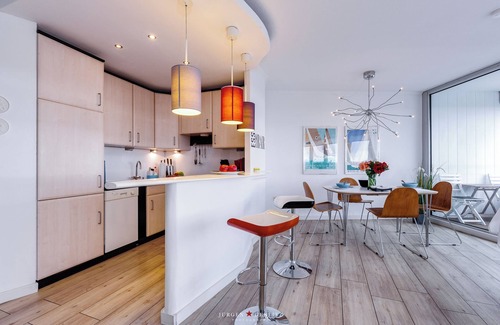 Schleswig Apartment | Schleiverliebt im Wikingturm 19.8 - 19th floor, elevator, balcony, shower, parking space