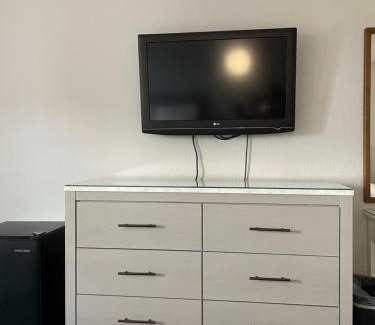 Osage Beach Hotel | Schmidt's Creek Hotel