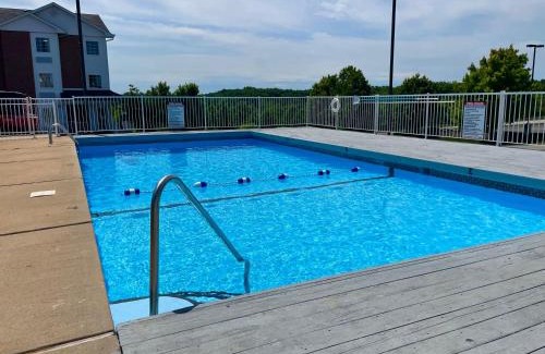 Osage Beach Hotel | Schmidt's Creek Hotel