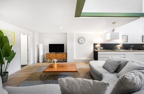 Bow West House | Schoolbell Mews full 3 bedroom 2 bathroom architect designed mews house Fabulous Bow, Victoria Park Location