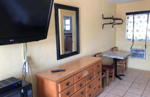 Harbor Oaks Bay Shore Hotel | Scoot Inn