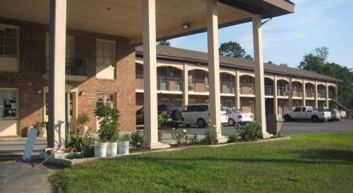 Perry Hotel | Scottish Inn and Suites Perry