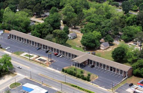 Perry Hotel | Scottish Inn and Suites Perry