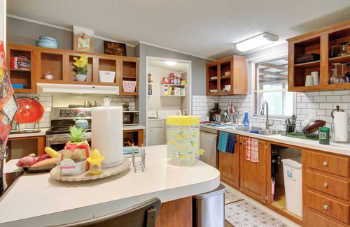 Waterloo House | Screened Porch w/Lake Views: Waterloo Home!