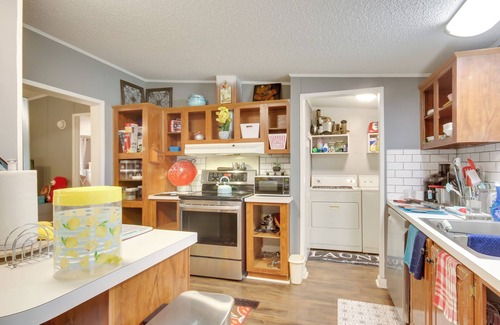 Waterloo House | Screened Porch w/Lake Views: Waterloo Home!