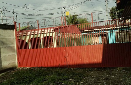 Limon House | Se alquila casa humilde en Limón.