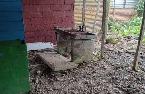 Limon House | Se alquila casa humilde en Limón.