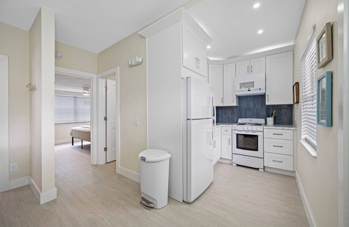 Indian Rocks Beach Condo | Sea Breeze 2 - Completely Renovated & 1 Block to the Beach!