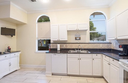 Biloxi House | Sea Breezes, Eclectic Shopping, and World-class Shows!