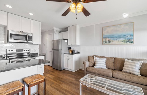 Charleston County Condo | Sea Cabin on IOP, ocean view, beach, pool access